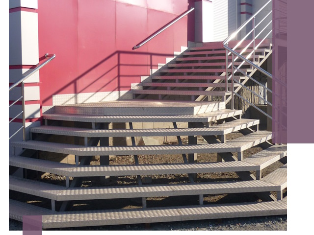 Лестницы для магазина в Саранске — изготовление и монтаж